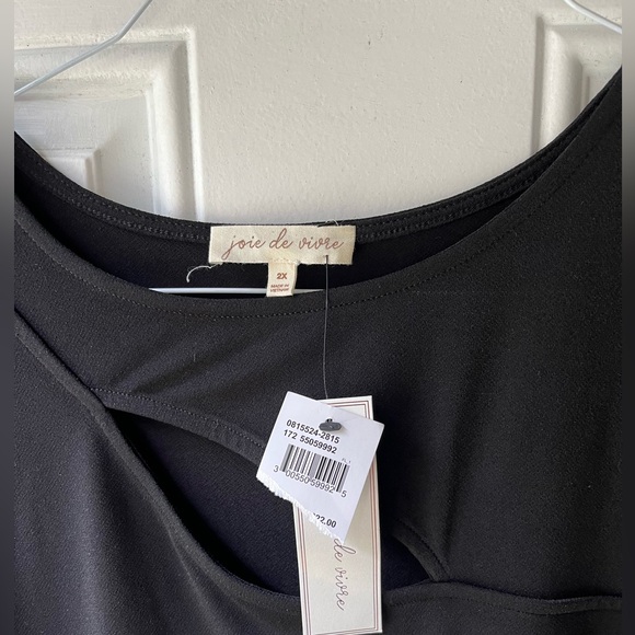 Black plus size mid sleeve top - Picture 3 of 3